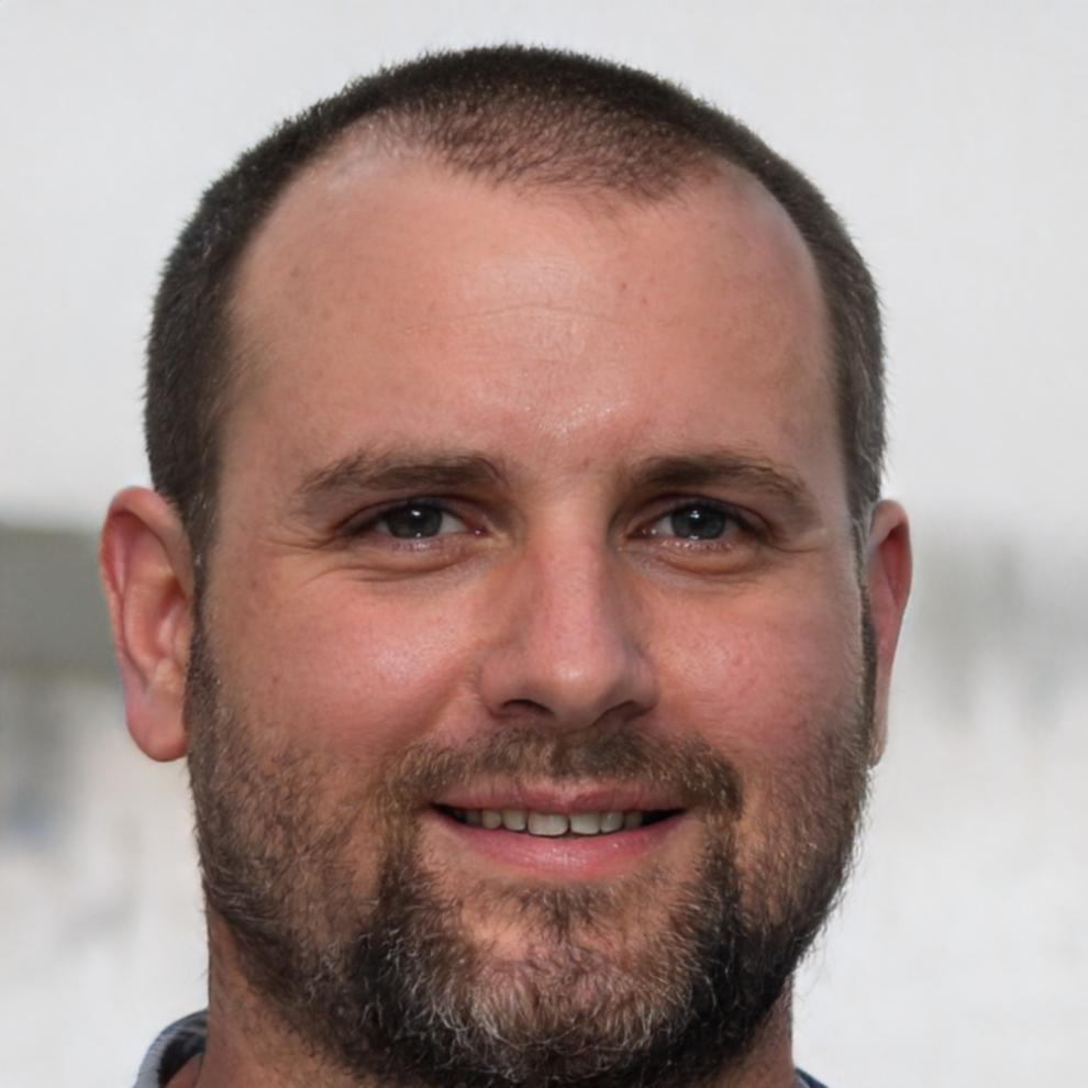 Ritratto professionale di Emilio Marchetti, docente di character design e illustrazione fantasy